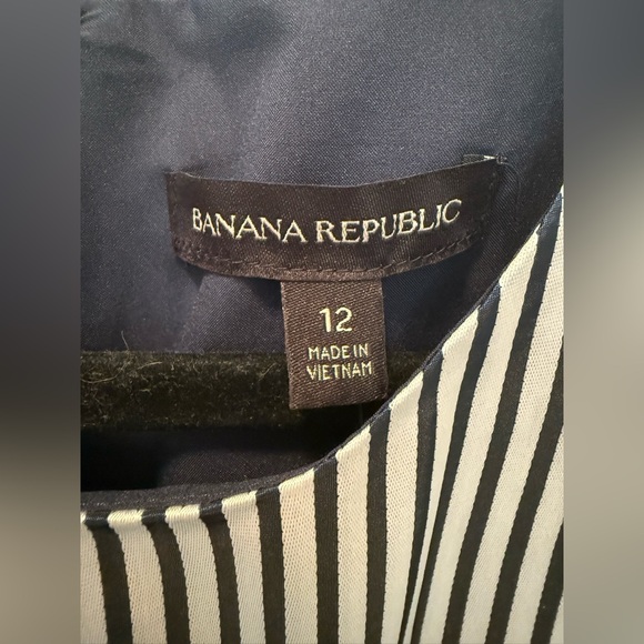 NWT‎ Banana Republic Navy and Silver Striped Bow Shift Dress - Size 12 - Picture 9 of 11